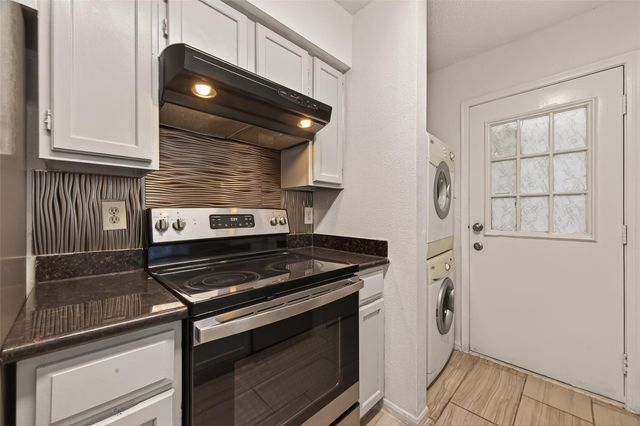 3100 Jeanetta Street 302, Houston, TX 77063