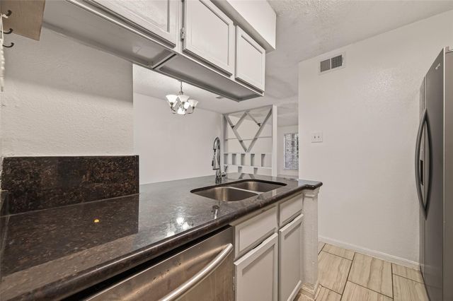 3100 Jeanetta Street 302, Houston, TX 77063