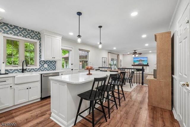4 Holyoke Rd, Wayne Twp., NJ 07470