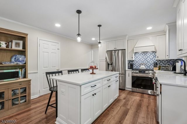 4 Holyoke Rd, Wayne Twp., NJ 07470