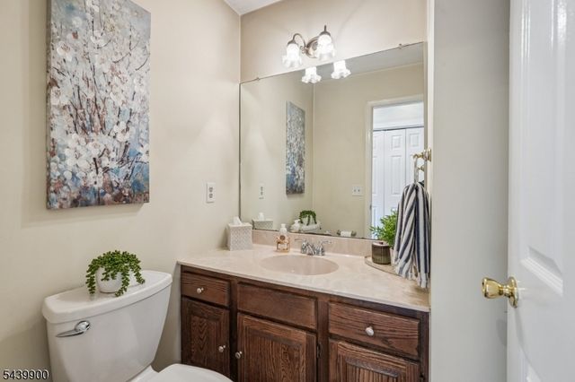 4 Holyoke Rd, Wayne Twp., NJ 07470