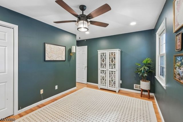 4 Holyoke Rd, Wayne Twp., NJ 07470