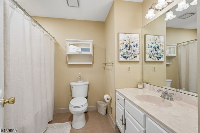 4 Holyoke Rd, Wayne Twp., NJ 07470