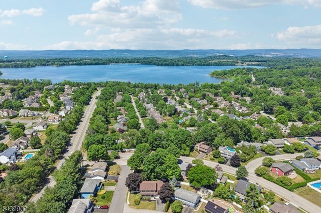 4 Holyoke Rd, Wayne Twp., NJ 07470