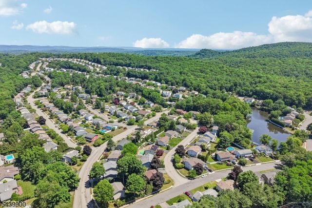 4 Holyoke Rd, Wayne Twp., NJ 07470