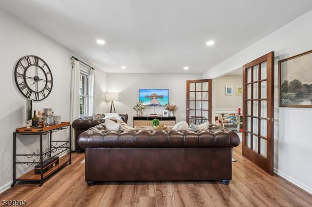 4 Holyoke Rd, Wayne Twp., NJ 07470