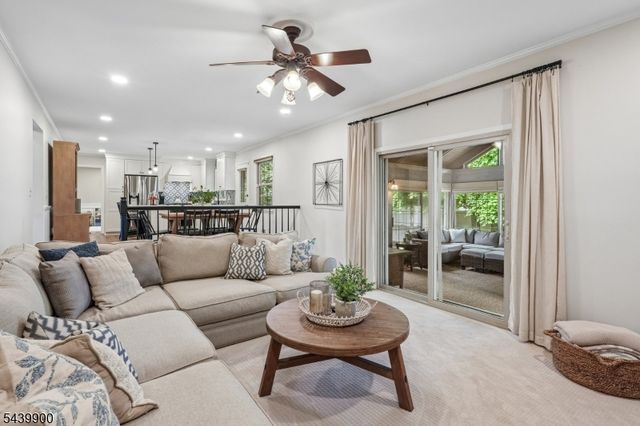 4 Holyoke Rd, Wayne Twp., NJ 07470