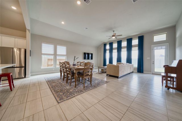 2232 Clements Shore Lane, La Porte, TX 77571