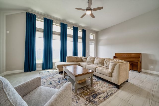 2232 Clements Shore Lane, La Porte, TX 77571