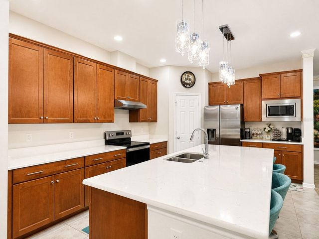 7506 LUPINE DR, Tampa, FL 33610