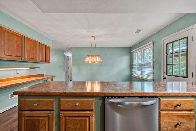 698 Hummingbird LN SE, Copper Hill, VA 24079