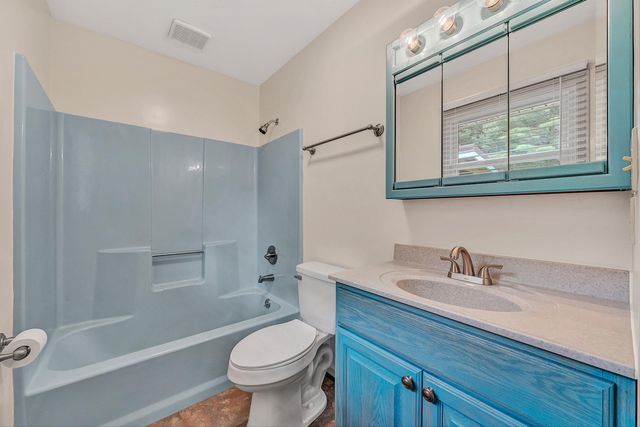 698 Hummingbird LN SE, Copper Hill, VA 24079