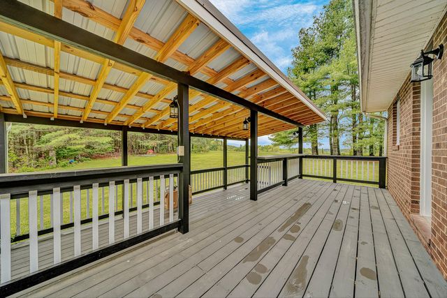 698 Hummingbird LN SE, Copper Hill, VA 24079