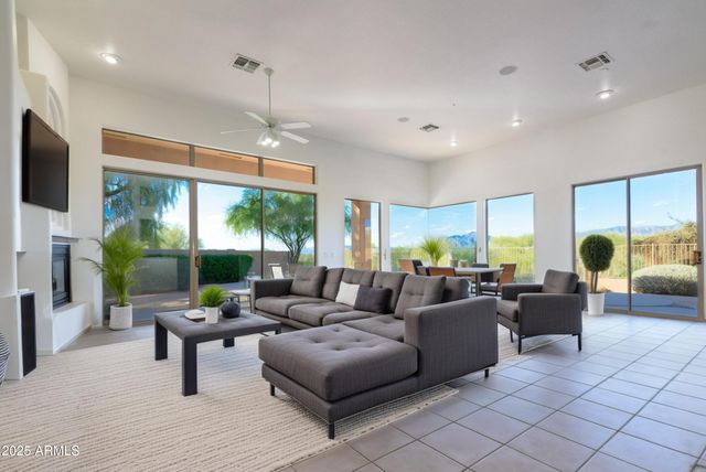 9532 E WHITEWING Drive, Scottsdale, AZ 85262