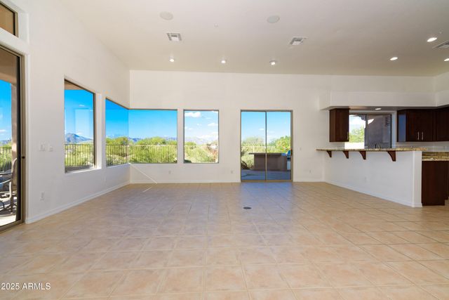 9532 E WHITEWING Drive, Scottsdale, AZ 85262