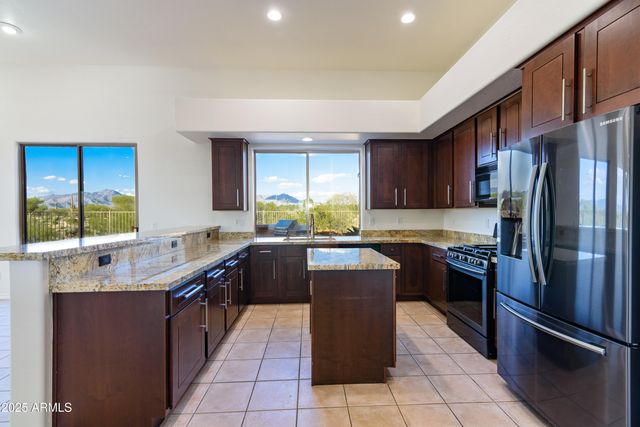 9532 E WHITEWING Drive, Scottsdale, AZ 85262
