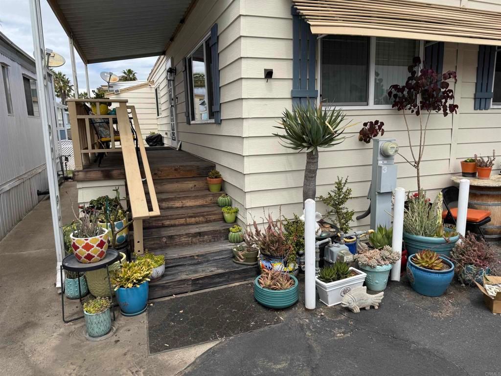 Image 3 of property listing at 900 N Cleveland Street 3, Oceanside, CA 92054