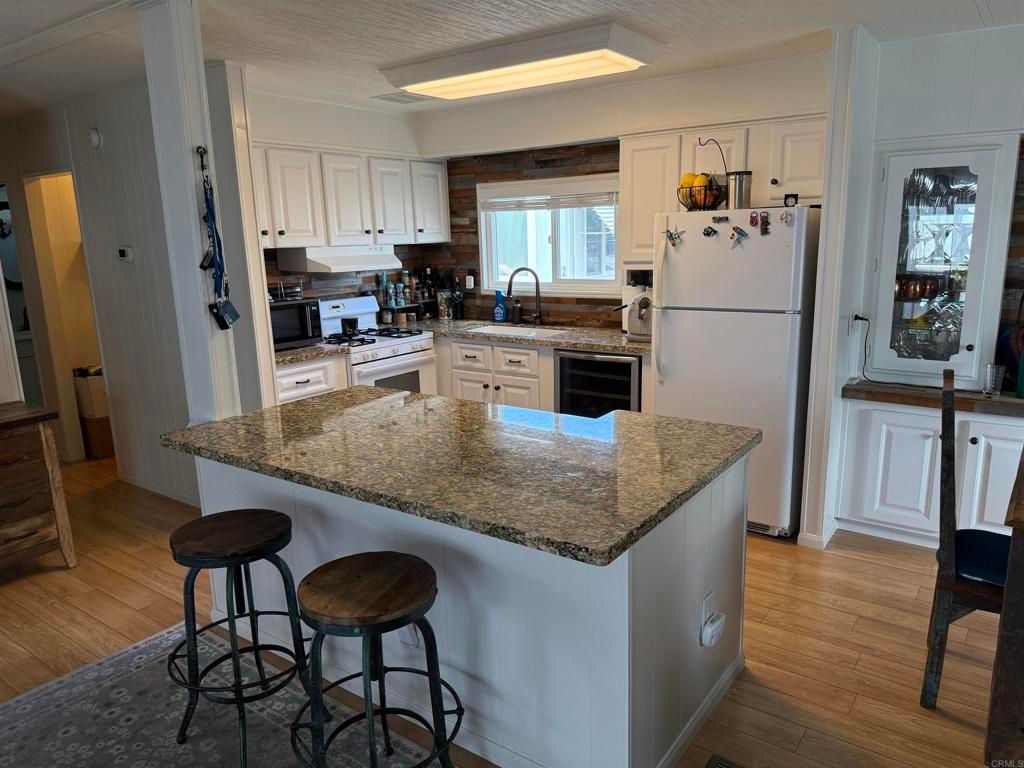 Image 6 of property listing at 900 N Cleveland Street 3, Oceanside, CA 92054