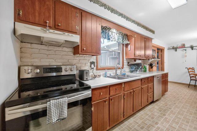 633 Emmert Drive, Sycamore, IL 60178