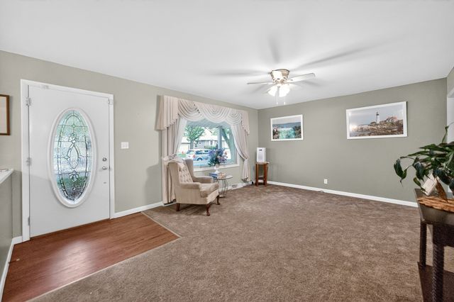 633 Emmert Drive, Sycamore, IL 60178