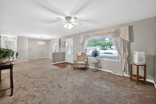 633 Emmert Drive, Sycamore, IL 60178