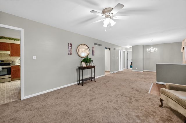 633 Emmert Drive, Sycamore, IL 60178