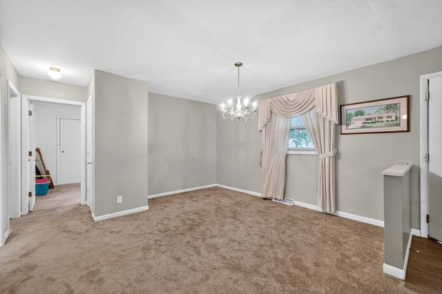 633 Emmert Drive, Sycamore, IL 60178