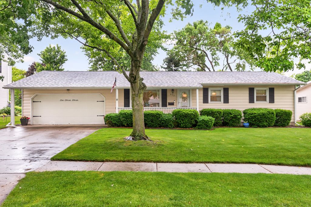 633 Emmert Drive, Sycamore, IL 60178
