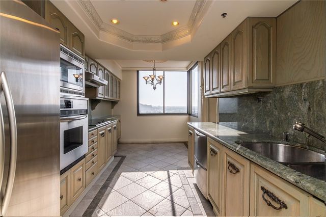 345 Pioneer Drive 1705, Glendale, CA 91203