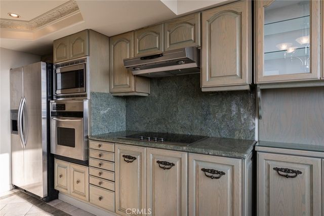 345 Pioneer Drive 1705, Glendale, CA 91203