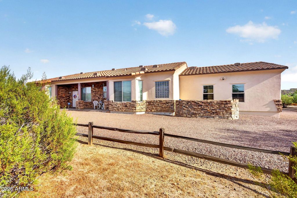 Image 5 of property listing at 2929 W New River Road, New River, AZ 85087