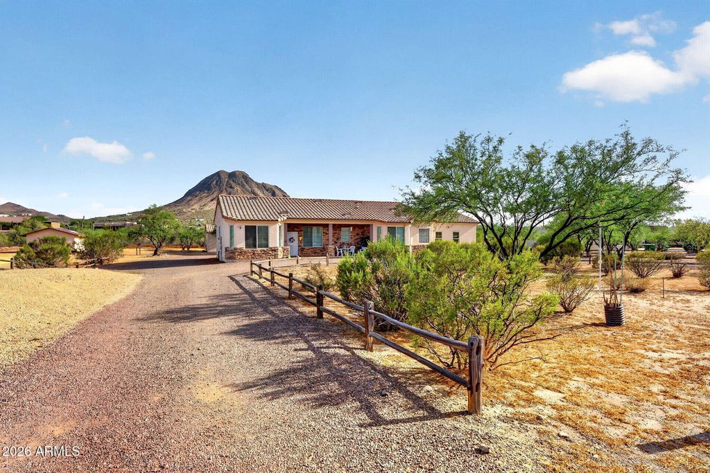 Image 6 of property listing at 2929 W New River Road, New River, AZ 85087