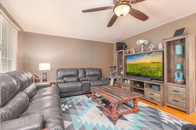 102 Printwood Drive, Dickson, TN 37055