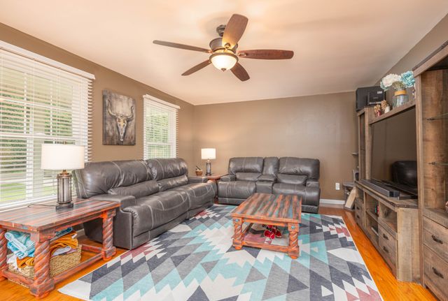 102 Printwood Drive, Dickson, TN 37055