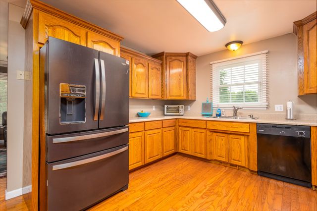 102 Printwood Drive, Dickson, TN 37055