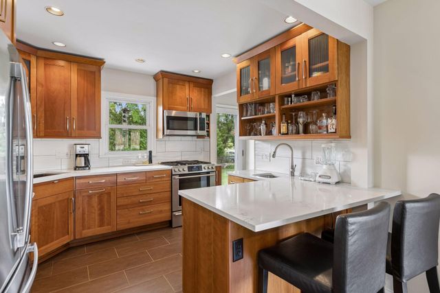 5221 Olson Memorial Hwy Frontage Road, Golden Valley, MN 55422