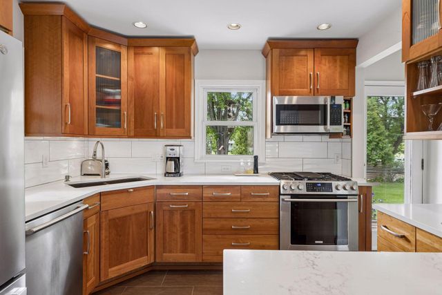 5221 Olson Memorial Hwy Frontage Road, Golden Valley, MN 55422