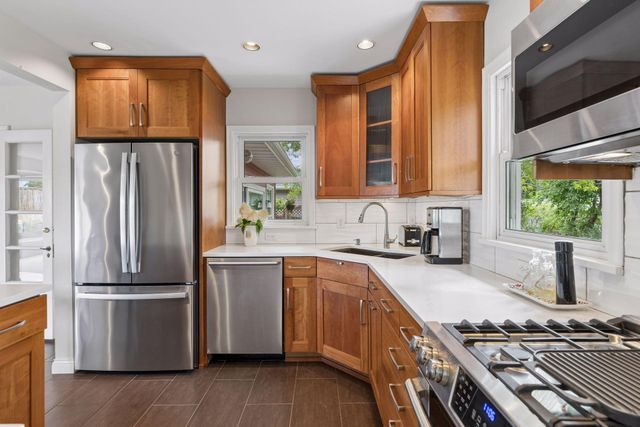 5221 Olson Memorial Hwy Frontage Road, Golden Valley, MN 55422