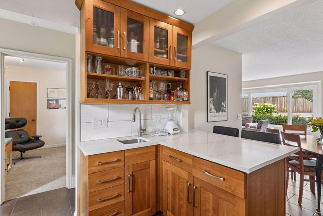 5221 Olson Memorial Hwy Frontage Road, Golden Valley, MN 55422