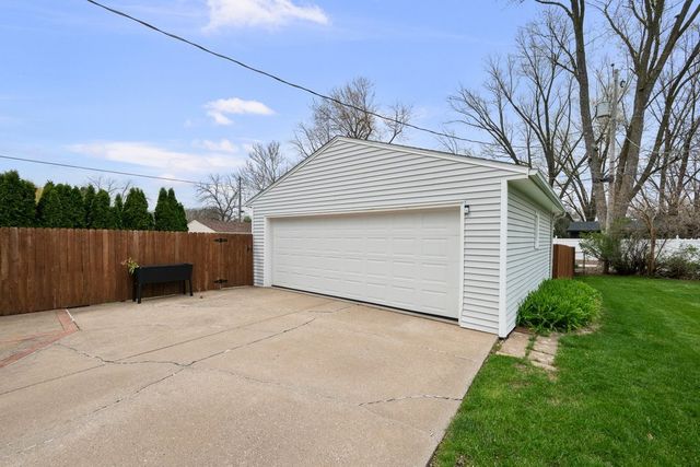 3017 37th Avenue, Rock Island, IL 61201
