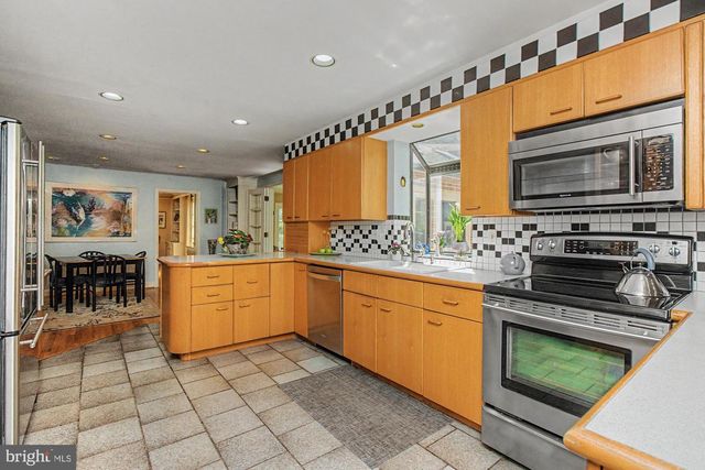 1018 BROOKLANDWOOD RD, Lutherville Timonium, MD 21093