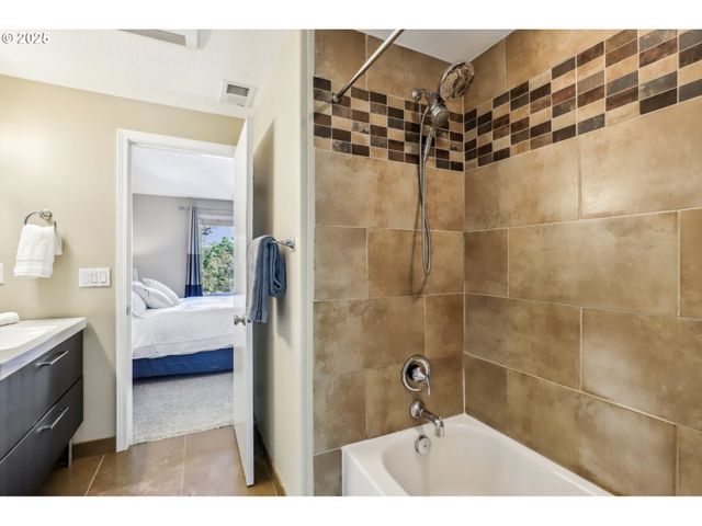 4412 Se 101ST Ave, Portland, OR 97266