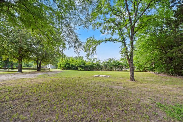109 Rs County Road 3319, Emory, TX 75440