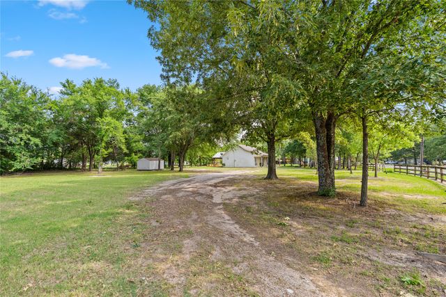 109 Rs County Road 3319, Emory, TX 75440
