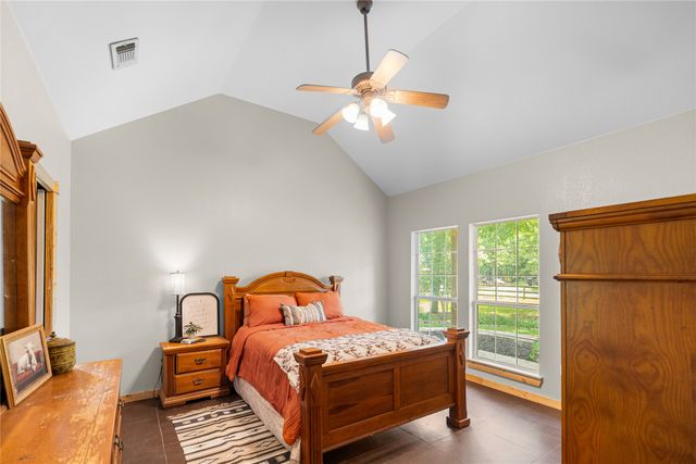 109 Rs County Road 3319, Emory, TX 75440