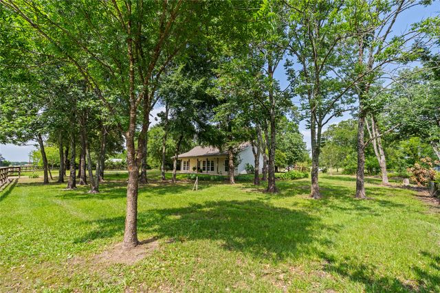 109 Rs County Road 3319, Emory, TX 75440