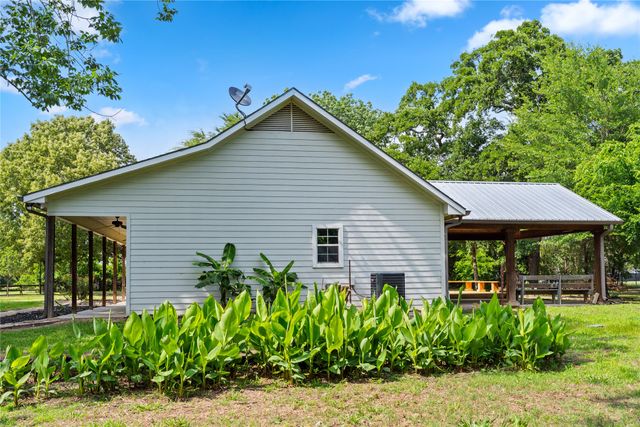 109 Rs County Road 3319, Emory, TX 75440