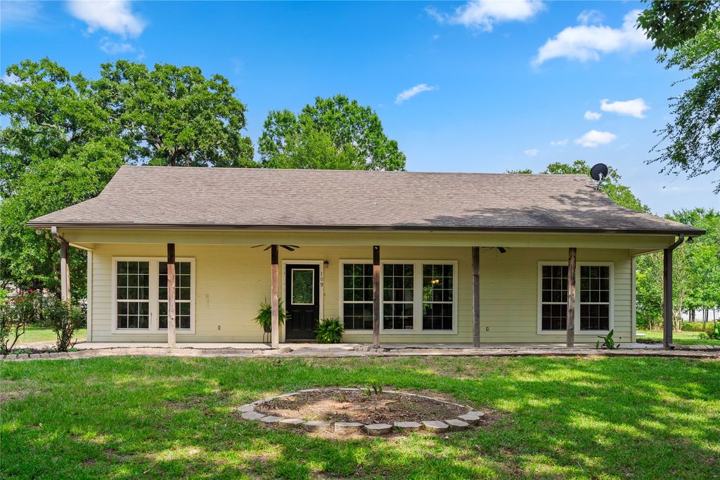 109 Rs County Road 3319, Emory, TX 75440