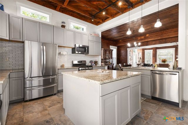 400 N Bowie Street, Seguin, TX 78155