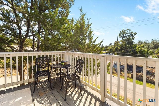 400 N Bowie Street, Seguin, TX 78155